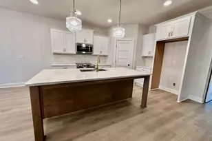 210 Perkins Place Dr, Hogansville, GA 30230 - Photo 2