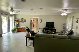 803 E Barnard St, Glennville, GA 30427 - Photo 6