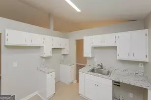 145 Lynda Ln, Fairburn, GA 30213 - Photo 6