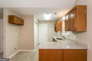 1136 Oakwood Manor Ct, Decatur, GA 30032 - Photo 4