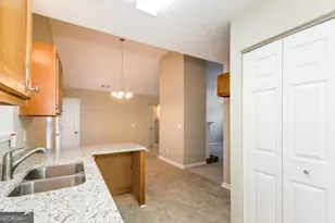 1136 Oakwood Manor Ct, Decatur, GA 30032 - Photo 6