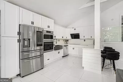 1087 Lee Circle NE, Atlanta, GA 30324 - Photo 10