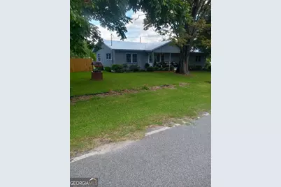 211 Wells Street, Swainsboro, GA 30401 - Photo 2