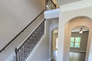 956 Lakeview Oaks Ct, Grayson, GA 30017 - Photo 2