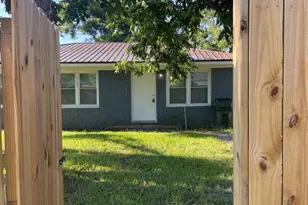 17 Young St, Hazlehurst, GA 31539 - Photo 2