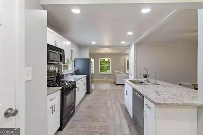 2699 Lincoln Court NW, Atlanta, GA 30318 - Photo 10