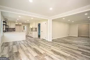 610 Glenforest Rd, Sandy Springs, GA 30328 - Photo 12