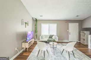 447 Sherwood Cir, Stone Mountain, GA 30087 - Photo 6