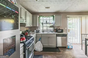 447 Sherwood Cir, Stone Mountain, GA 30087 - Photo 8