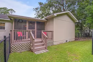 155 Persimmon St, Jesup, GA 31545 - Photo 12