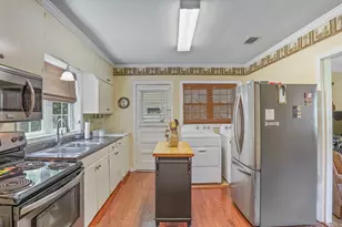 155 Persimmon St, Jesup, GA 31545 - Photo 4