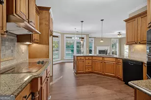 101 Riverbluff Dr, Lagrange, GA 30240 - Photo 2