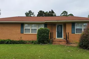 240 Lakewood Dr, Swainsboro, GA 30401 - Photo 1