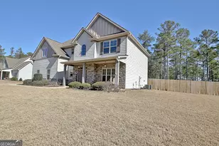 201 Fox Hall Crossing E, Senoia, GA 30276 - Photo 2