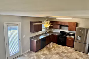 104 Sourwood Ln, Warner Robins, GA 31093 - Photo 4