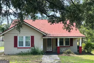 198 Holmesville Ave, Baxley, GA 31513 - Photo 1