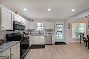 7728 Town Ct, Jonesboro, GA 30236 - Photo 16