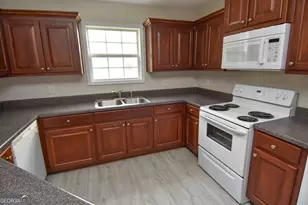 202 Northside Dr, Barnesville, GA 30204 - Photo 12