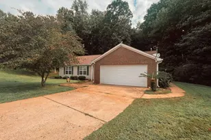 74 Canterbury Dr, Grantville, GA 30220 - Photo 2