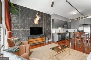 310 W Broughton St, Savannah, GA 31401 - Photo 10