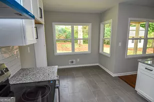 821 Bel Air Cir, Griffin, GA 30224 - Photo 32