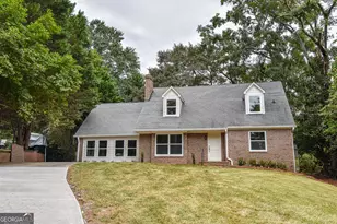 821 Bel Air Cir, Griffin, GA 30224 - Photo 2