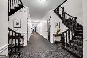 17 E 37th St, Savannah, GA 31401 - Photo 8