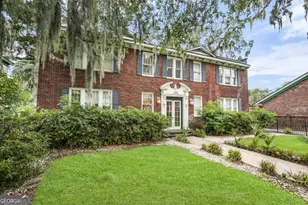 17 E 37th St, Savannah, GA 31401 - Photo 2