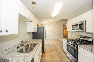 10608 Pecan Ln, Jonesboro, GA 30238 - Photo 8