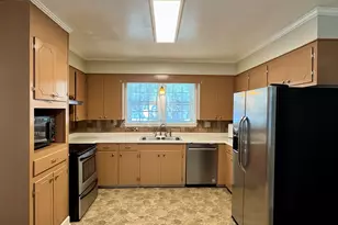 324 N Rhodes St, Union Point, GA 30669 - Photo 28