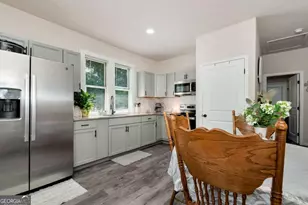 249 S Hill St, Toccoa, GA 30577 - Photo 12