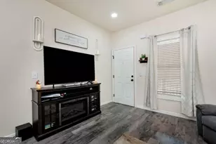 249 S Hill St, Toccoa, GA 30577 - Photo 8