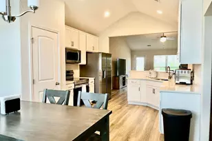 283 Chestnut Dr, Brunswick, GA 31523 - Photo 2