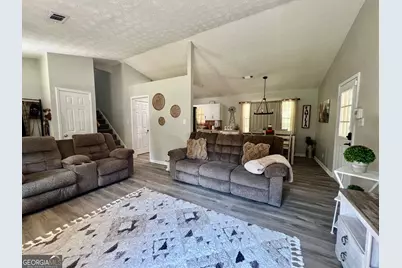 1372 Sir Knights Way, Lawrenceville, GA 30045 - Photo 10