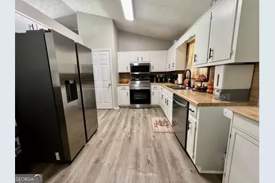 1372 Sir Knights Way, Lawrenceville, GA 30045 - Photo 14