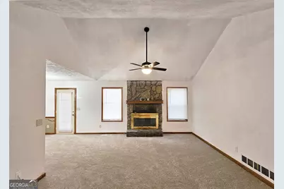 2107 Bedford Court, Lithonia, GA 30058 - Photo 4