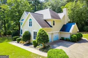 391 Foggy Bottom Dr, Carrollton, GA 30116 - Photo 2