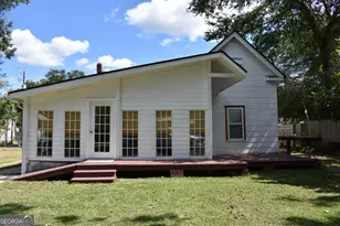 250 S Lewis St, Metter, GA 30439 - Photo 36