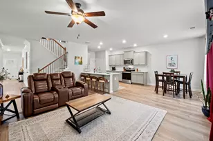 1025 Lakehaven Ln, Loganville, GA 30052 - Photo 6