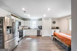 329 Shady Ln, Macon, GA 31206 - Photo 8