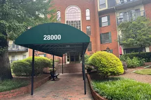 28112 Plantation Dr NE, Atlanta, GA 30324 - Photo 2