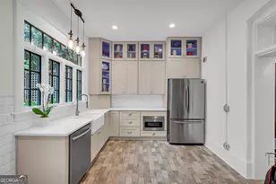 216 W Gaston St, Savannah, GA 31401 - Photo 22