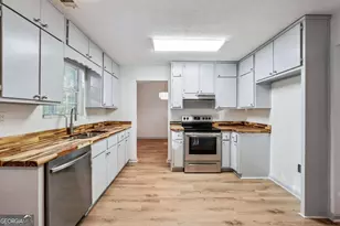 728 Stonebridge Crescent, Lithonia, GA 30058 - Photo 8