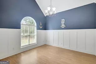 70 N Strathmore Dr, Sharpsburg, GA 30277 - Photo 8