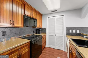 3481 Lakeside Dr NE, Atlanta, GA 30326 - Photo 10