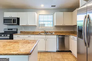2554 Willenhall Way, Lithonia, GA 30058 - Photo 4