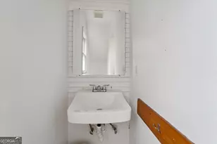 818 W 37th St, Savannah, GA 31415 - Photo 16