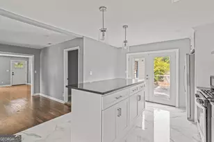 1053 Blount Pl, East Point, GA 30344 - Photo 14