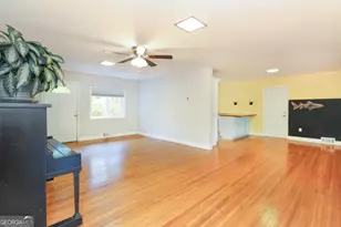 352 Greencrest Dr, Athens, GA 30605 - Photo 2