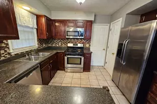 4933 Clubgreen Summit, Stone Mountain, GA 30088 - Photo 2